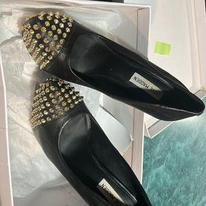 Steve Madden black and gold spike pumps